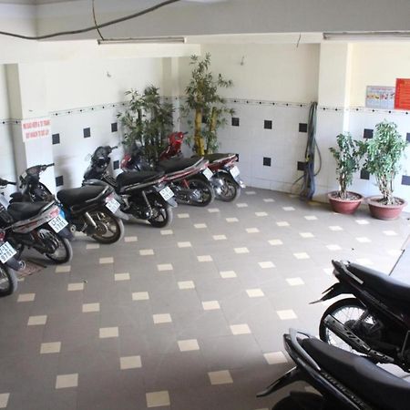 Phuong Huy Hotel บวนมาถวต ภายนอก รูปภาพ